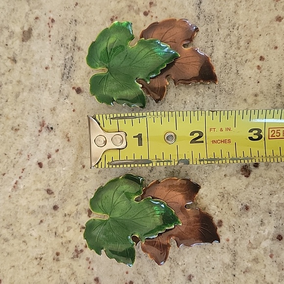 Fun Fall Enamel leaf earrings. - Picture 7 of 7